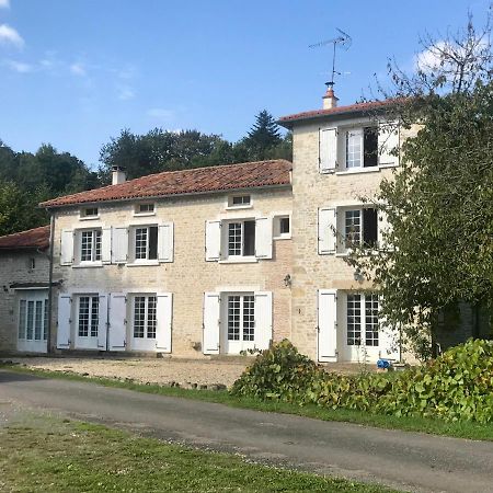 Nanteuil-en-Vallée Moulin Sous La Vergne المظهر الخارجي الصورة