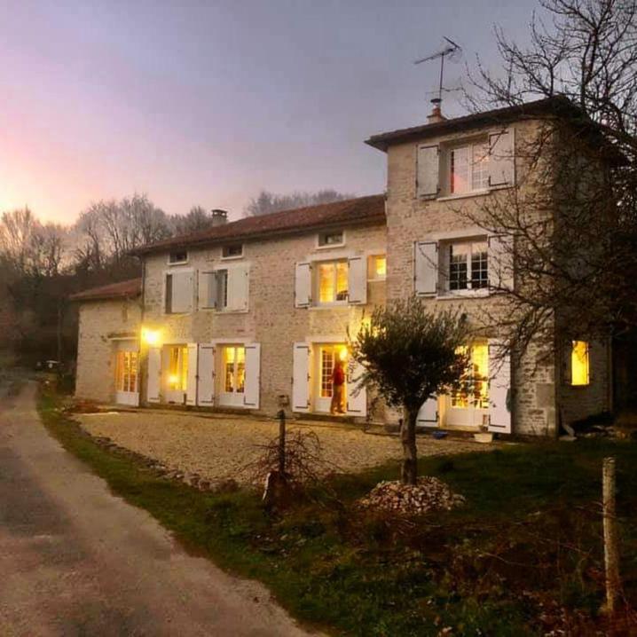 Nanteuil-en-Vallée Moulin Sous La Vergne المظهر الخارجي الصورة
