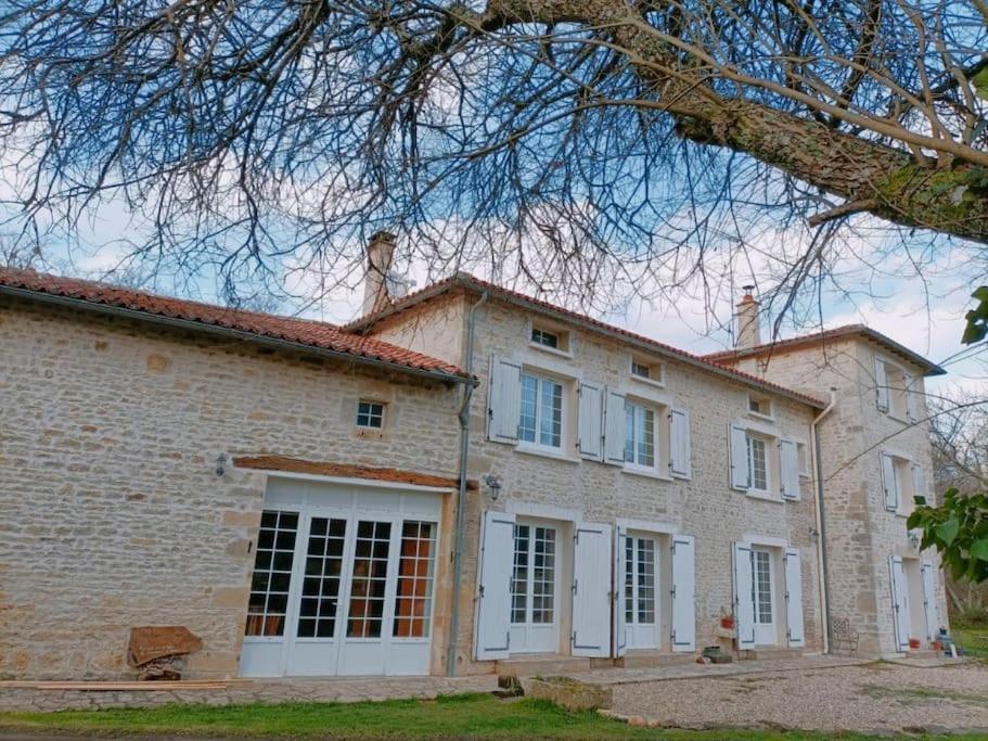 Nanteuil-en-Vallée Moulin Sous La Vergne المظهر الخارجي الصورة
